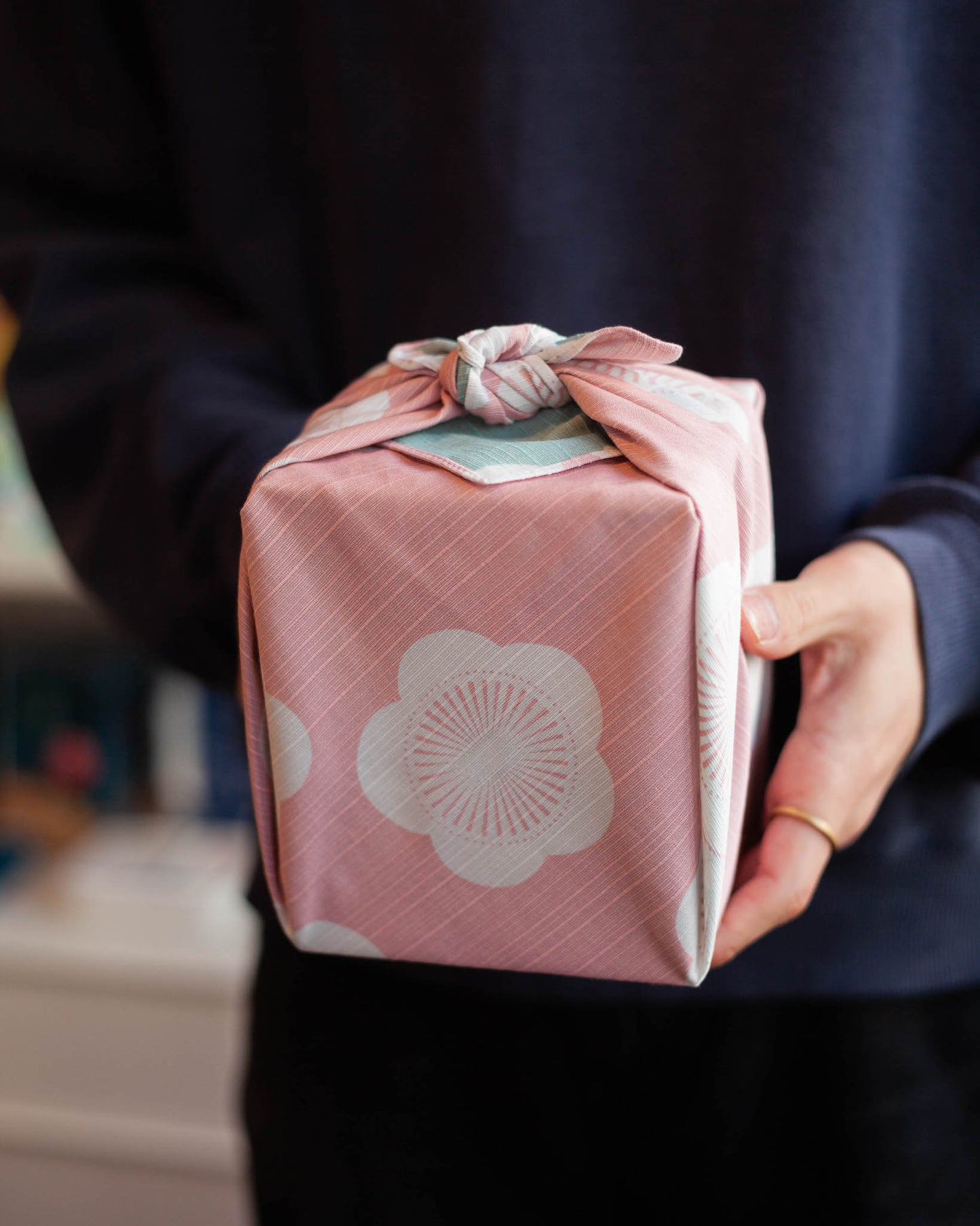 Isa Monyo Reversible Furoshiki 48cm | Ume Baby Pink & Blau