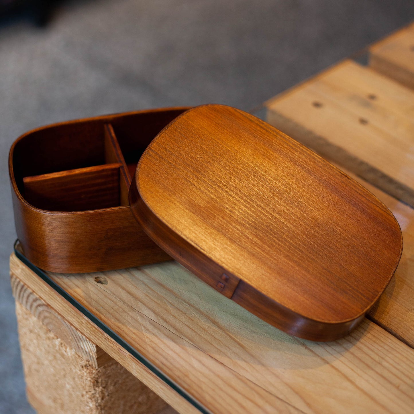 Suri Urushi Square Bento Box (700mL)