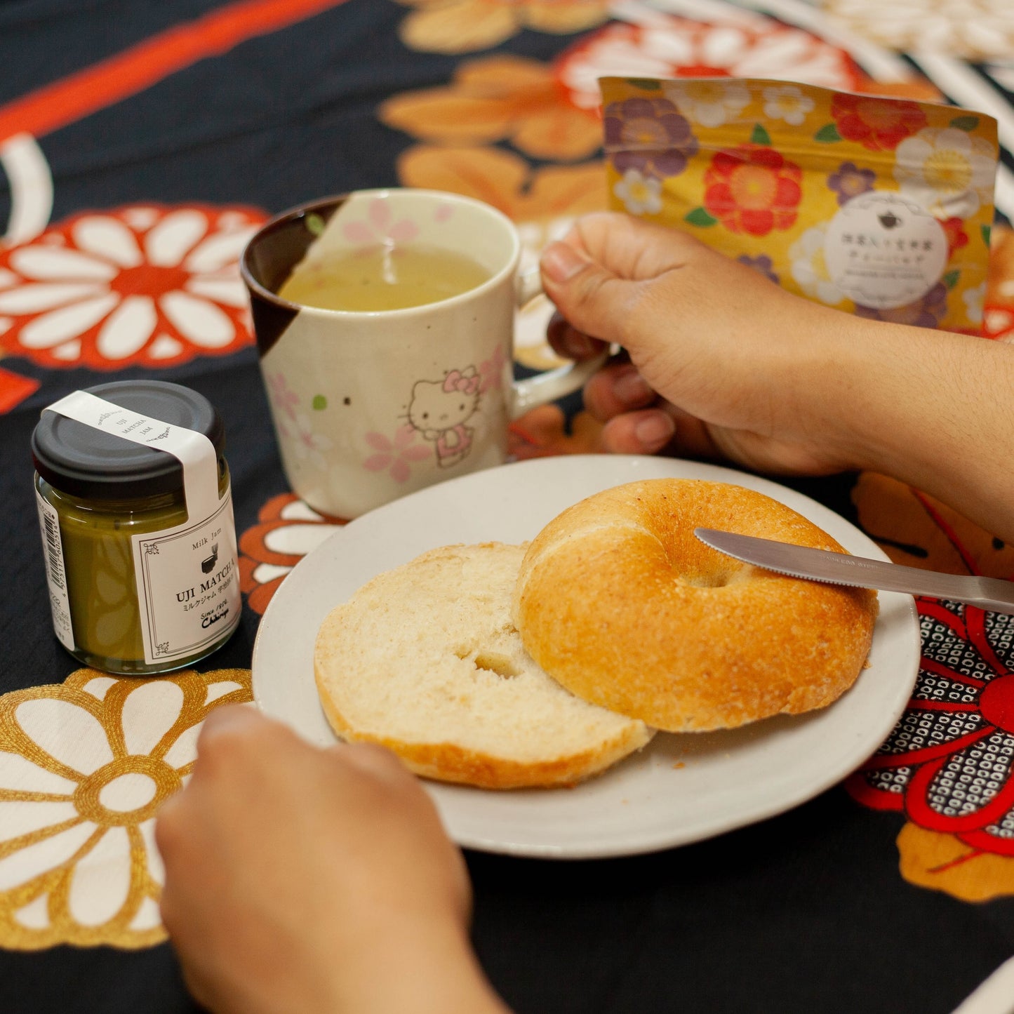 Taza Taza Hello Kitty Mino-yaki Sakura