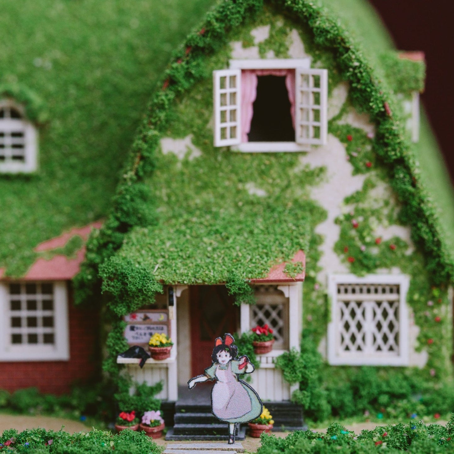 Ghibli Miniatuart | Kiki's Delivery Service : Okino's House (Large)