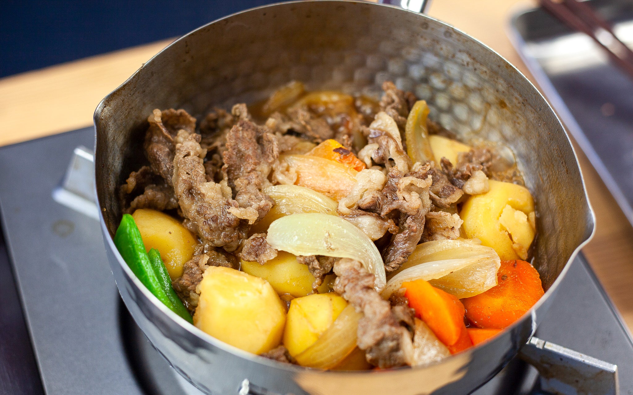 Easy Japanese Recipe- How to Make Nikujaga (Stewed Potatoes and Meat)