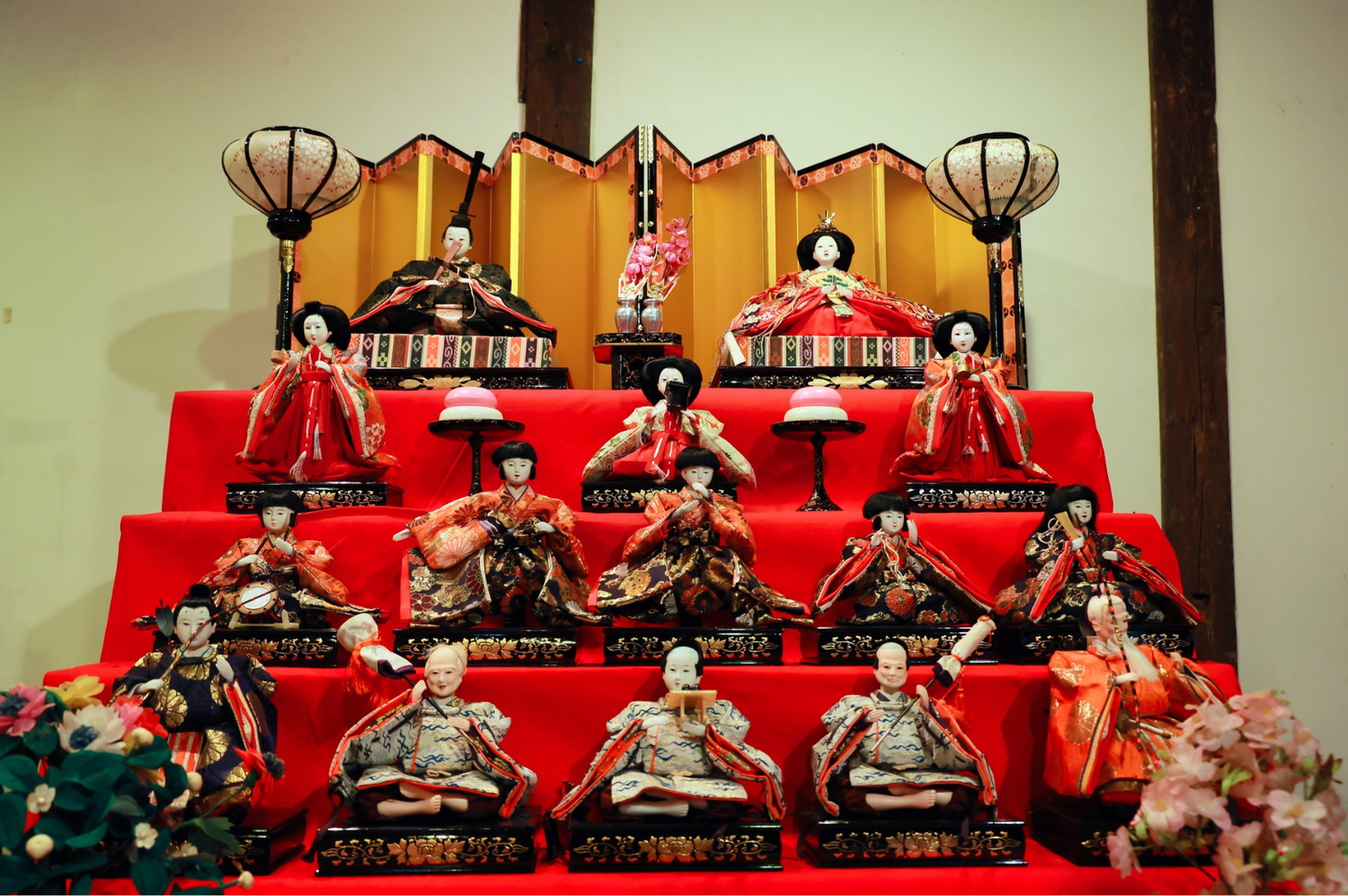 Hina Doll Stand