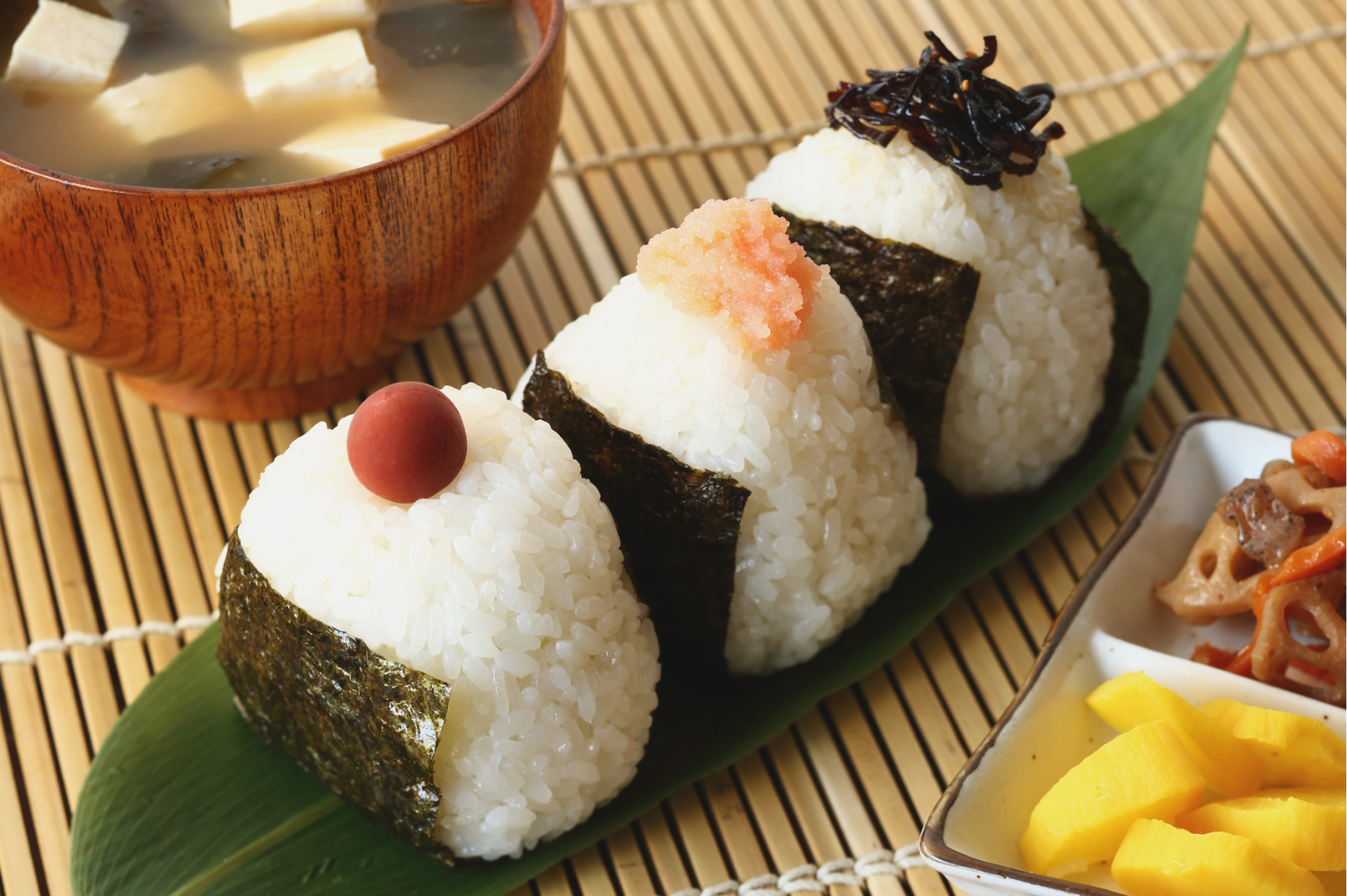 7 Easy Onigiri Recipe Ideas & Essential Tools for A Cold Summer Bento