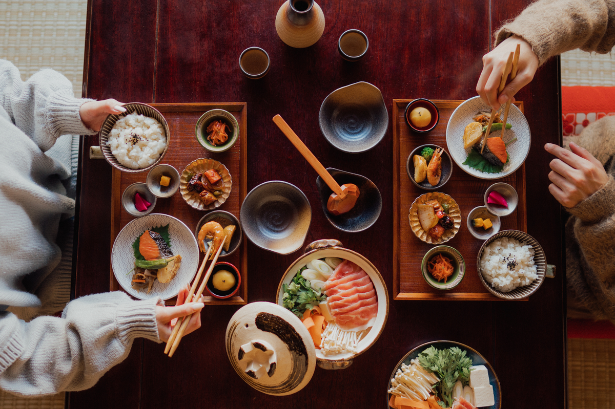 Mastering Japanese Table Manners: A Complete Guide to Etiquette, Table Settings, and Ceramics