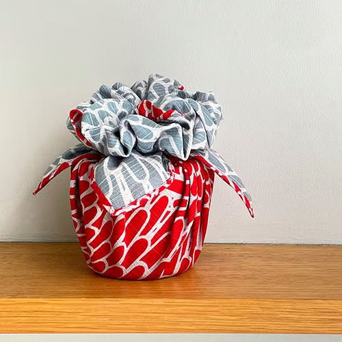Isa Monyo Reversible Furoshiki 48cm | Kiku (red/blue)