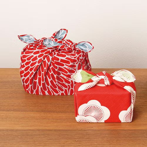 Isa Monyo Reversible Furoshiki 48cm | Kiku (red/blue)