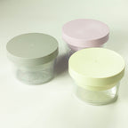 Gel-Cool Salad cases in 3 different colors (grey, purple and yellow) on a table