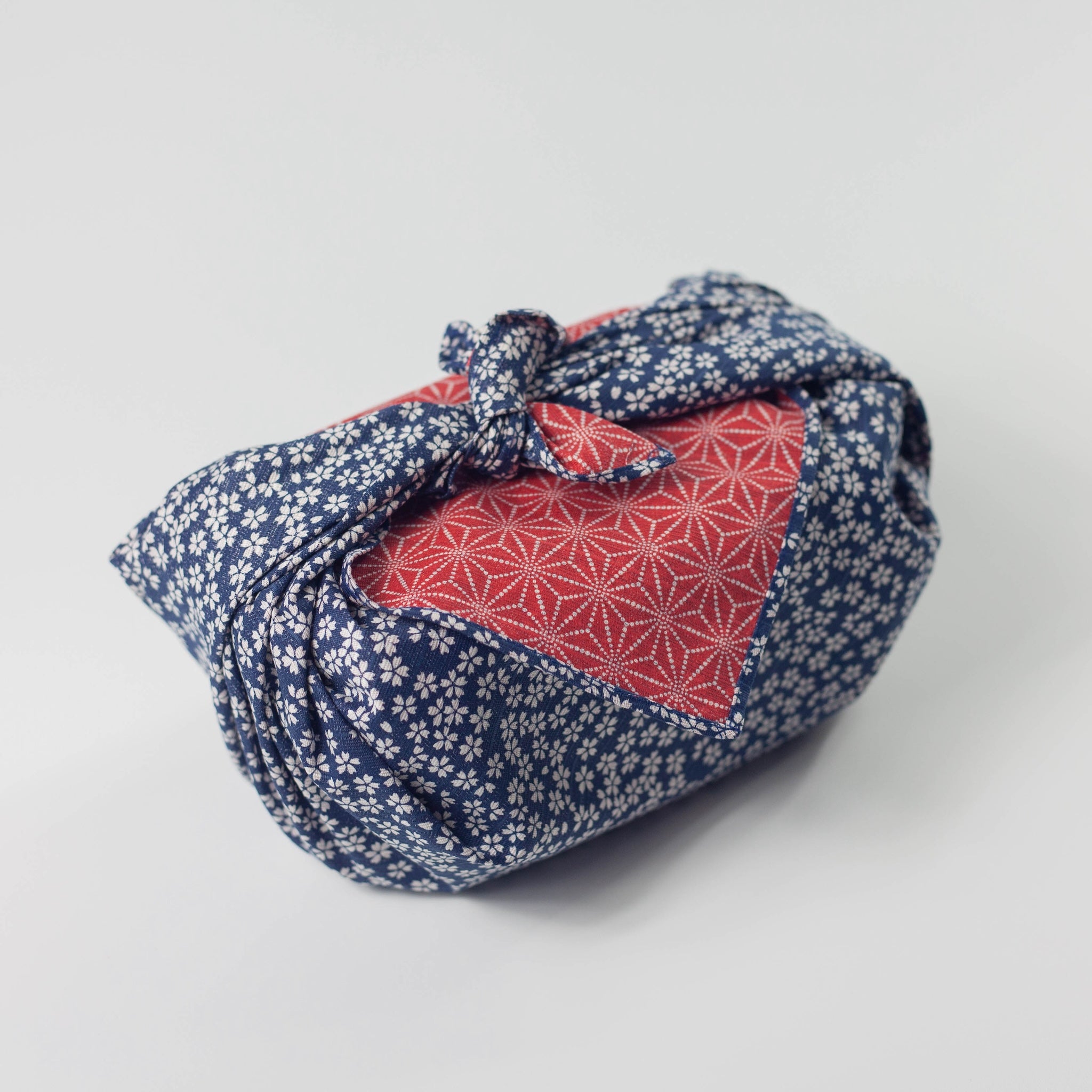 Doppelseitiges Furoshiki 50cm | Asanoha Sakura Marineblau &amp; Rot