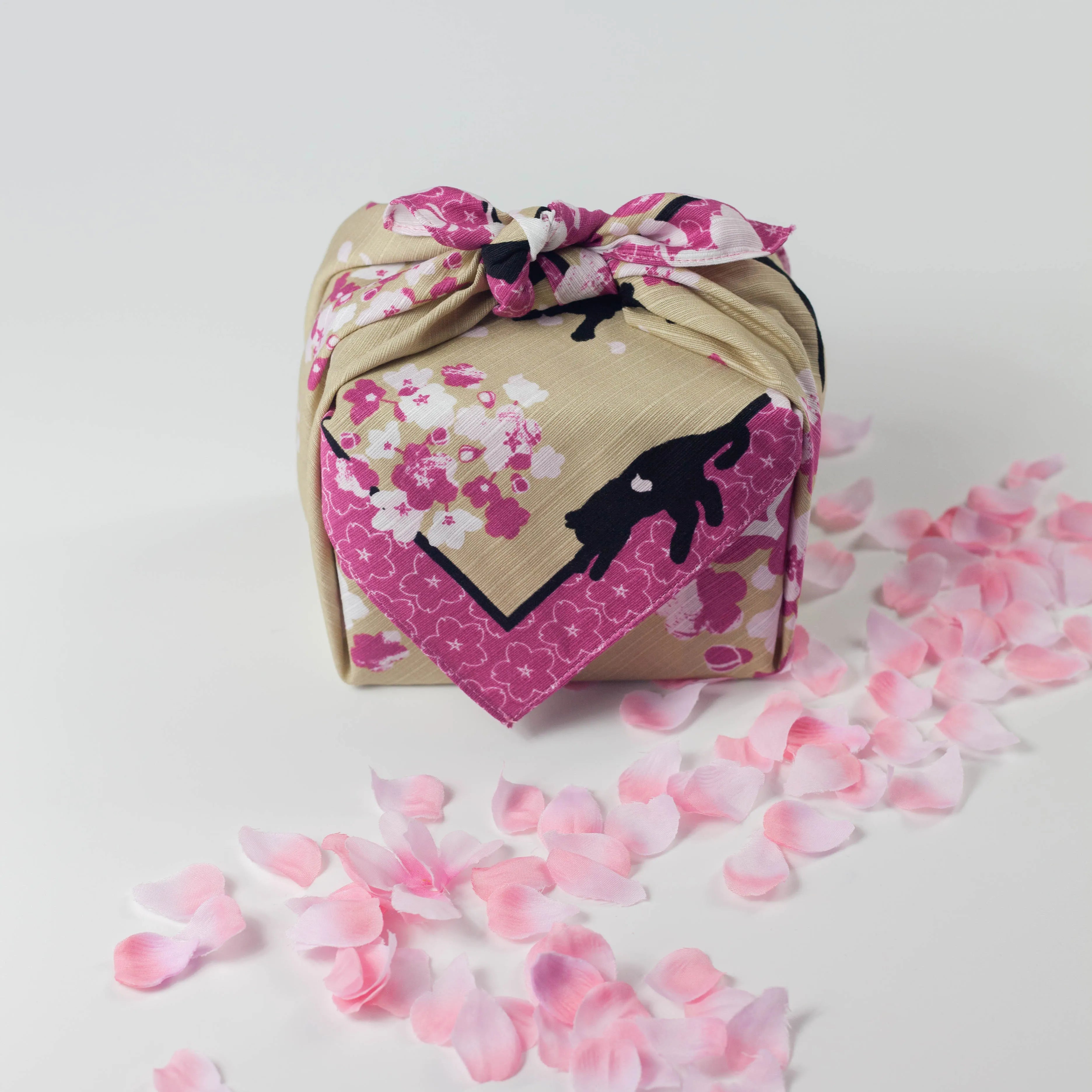 Sakura Yuho Neko Furoshiki 50cm