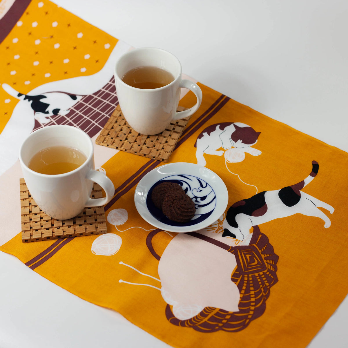 Kotatsu Neko Tenugui