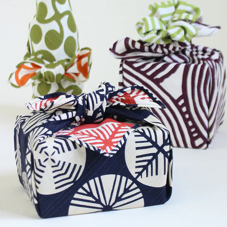 Isa Monyo Reversible Furoshiki 48cm | Sugi Rot und Marineblau