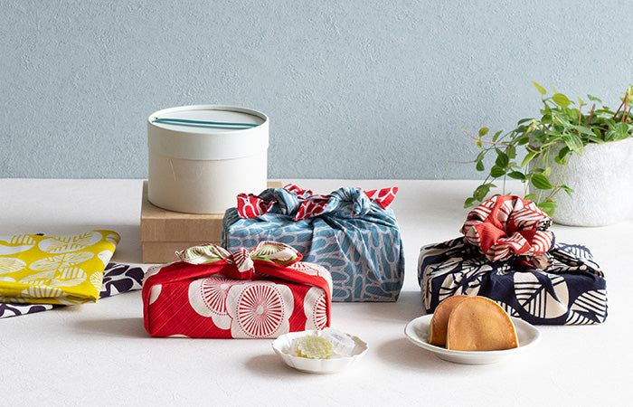 Isa Monyo Reversible Furoshiki 48cm | Sugi (red/navy)