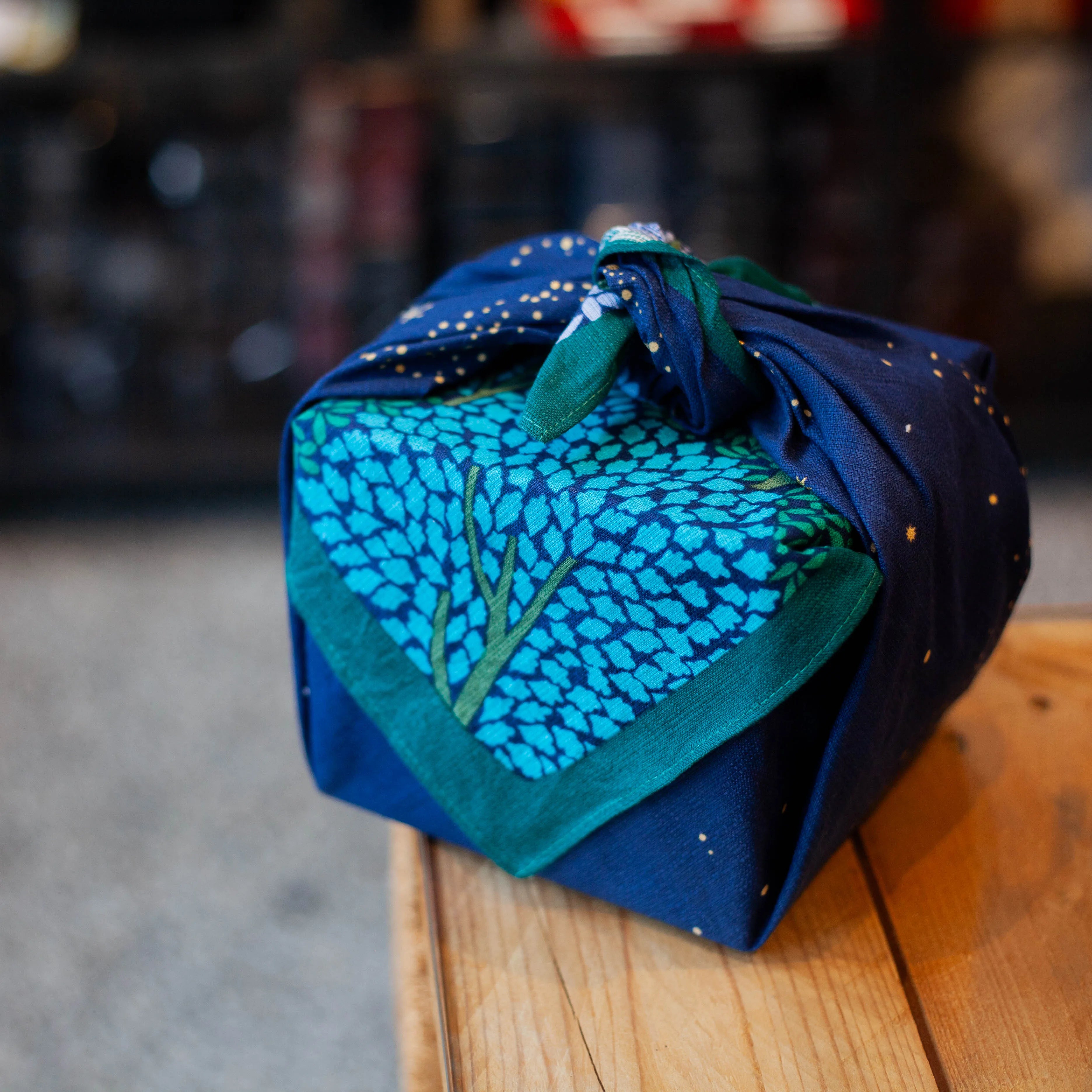 Furoshiki Hime Musubi 70 cm | Bosque de estrellas (azul marino)