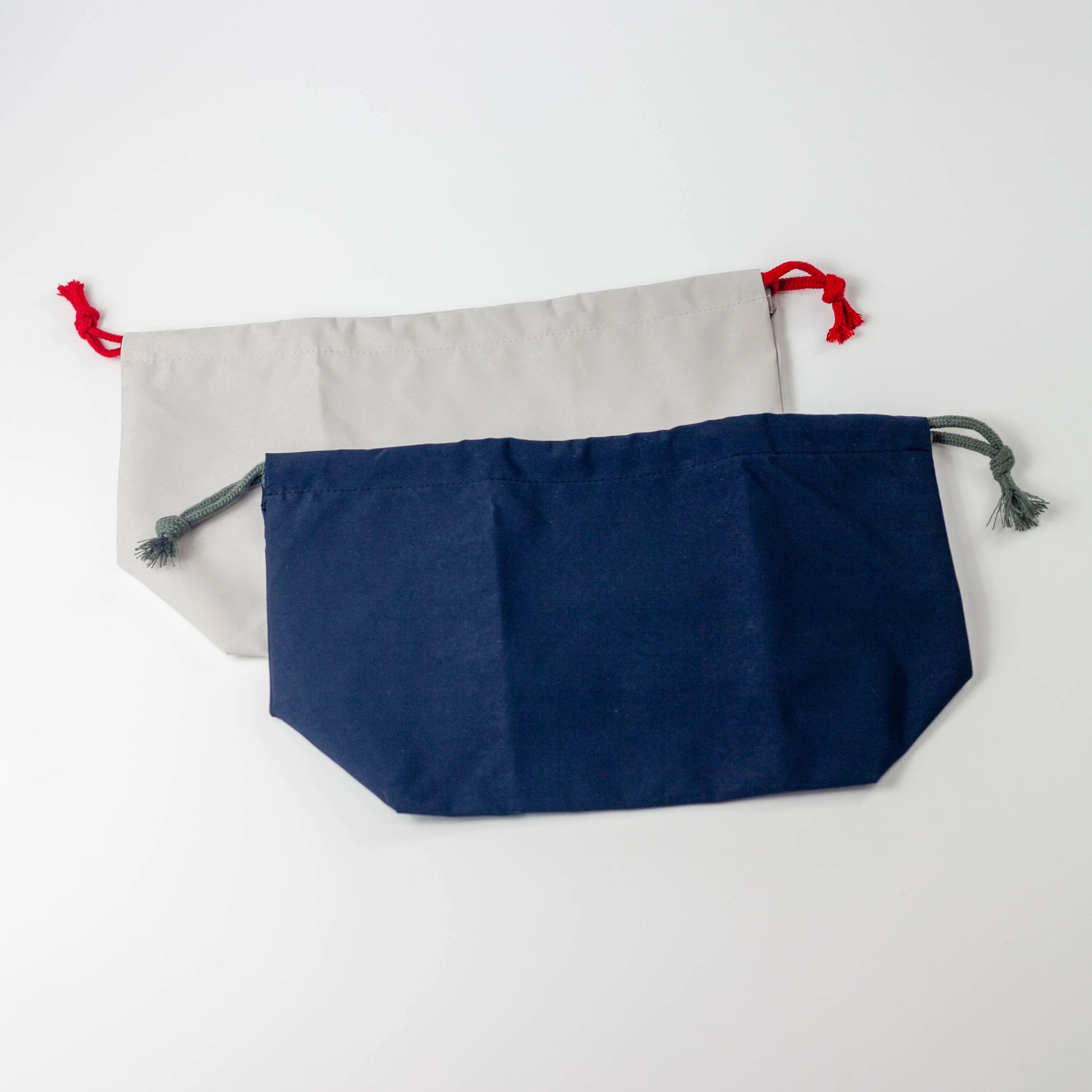Bolsa con cordón repelente al agua