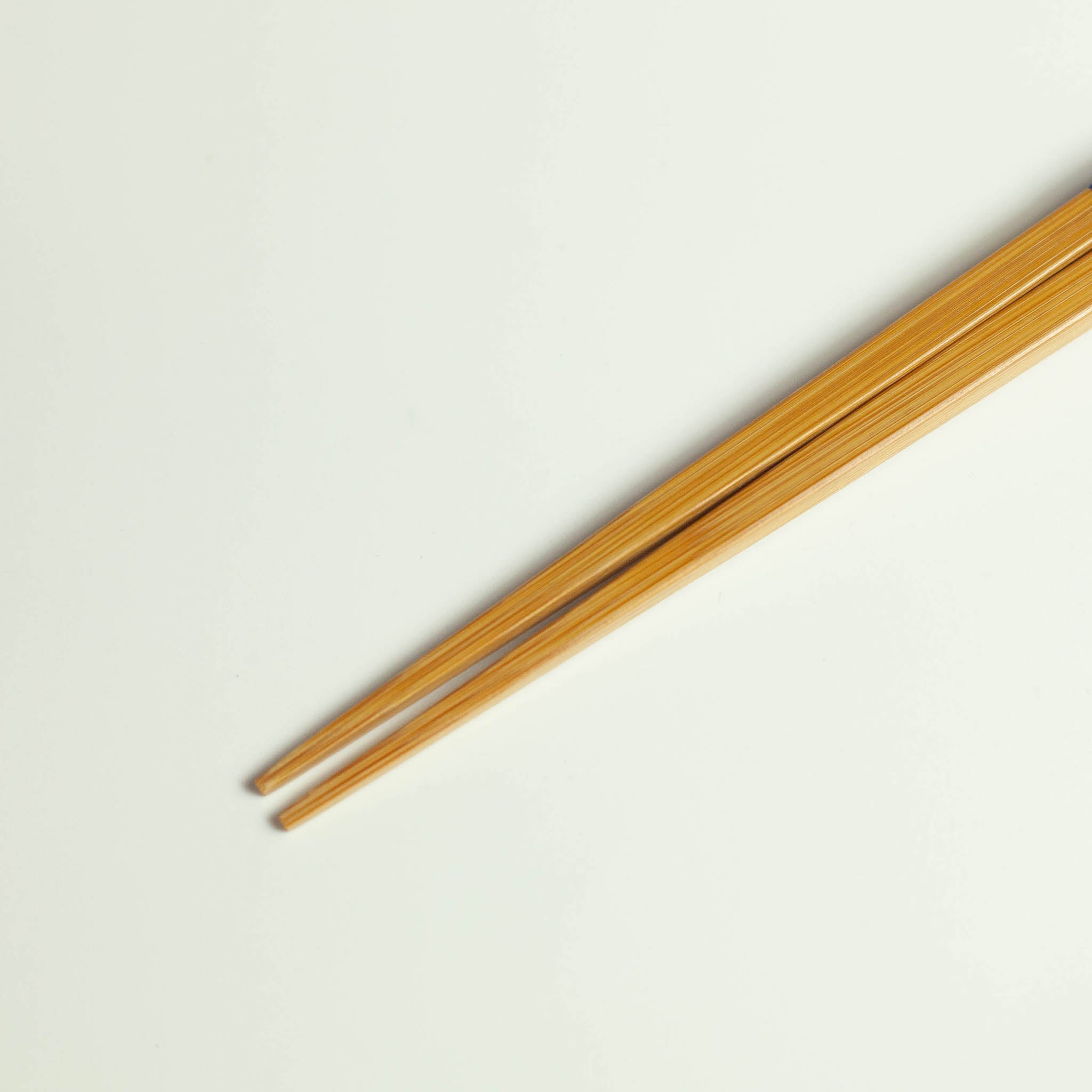 Palillos de bambú retorcidos