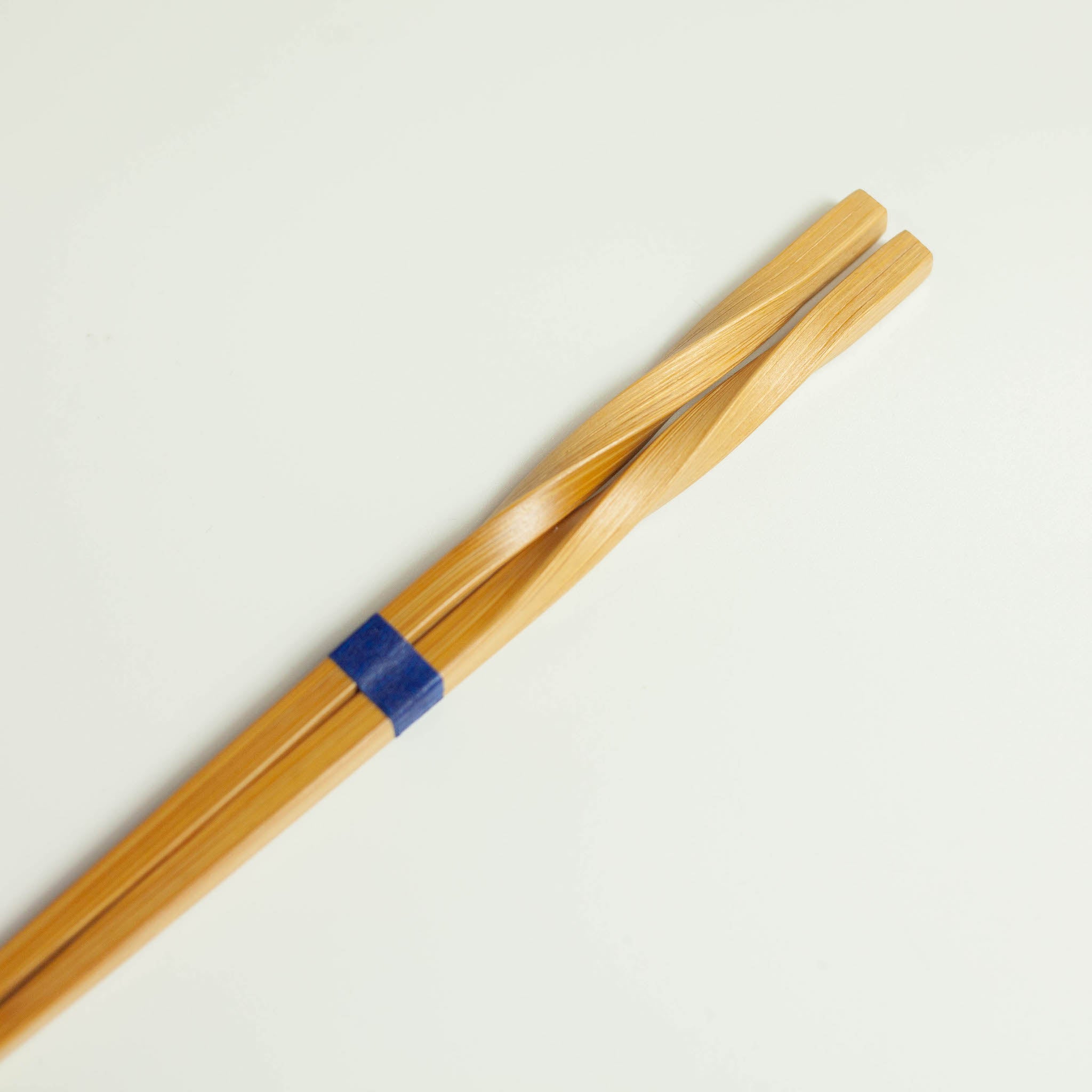 Palillos de bambú retorcidos