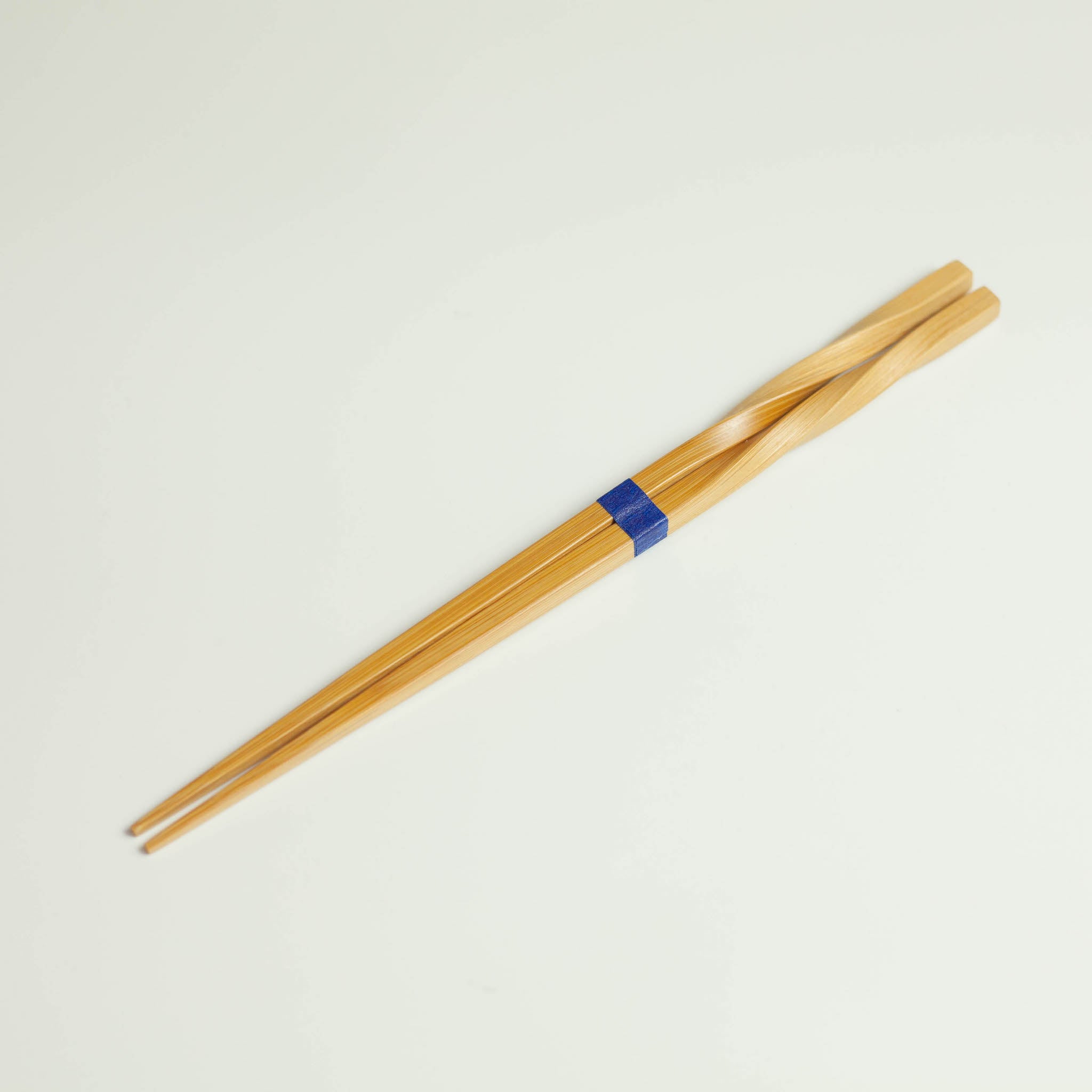 Palillos de bambú retorcidos