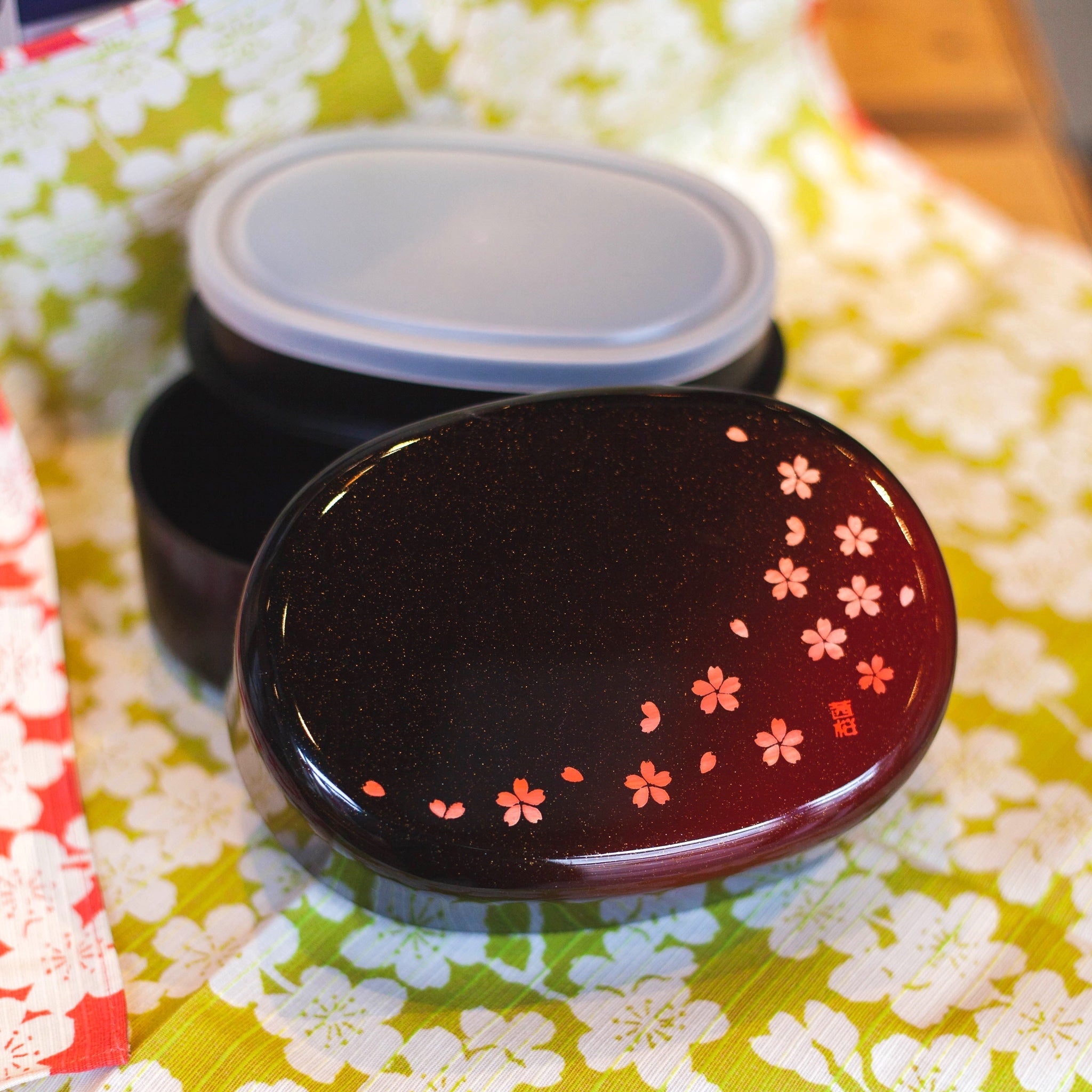 Sakura Petals Oval Bento Box | 570ml