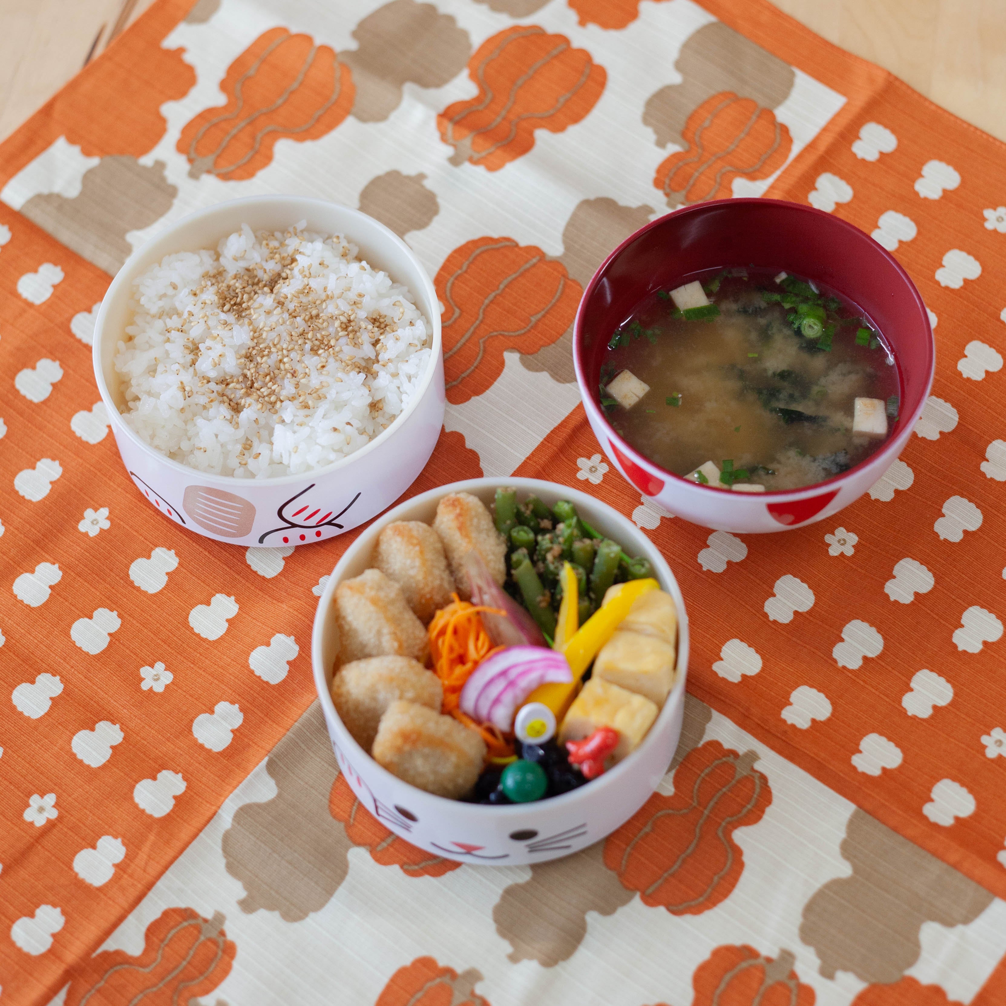 Gran Kokeshi Bento Maneki-Neko Blanco 1200mL