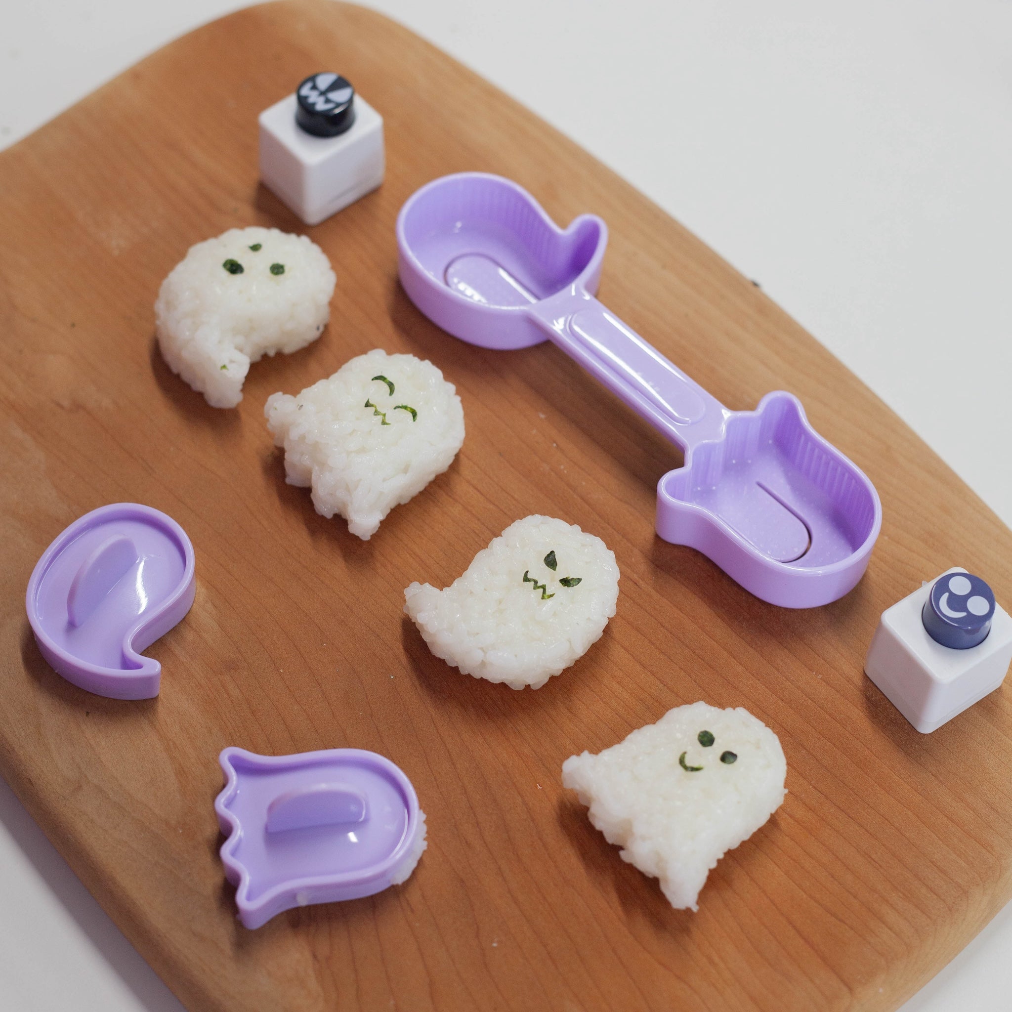 Mini fabricante de onigiri fantasma