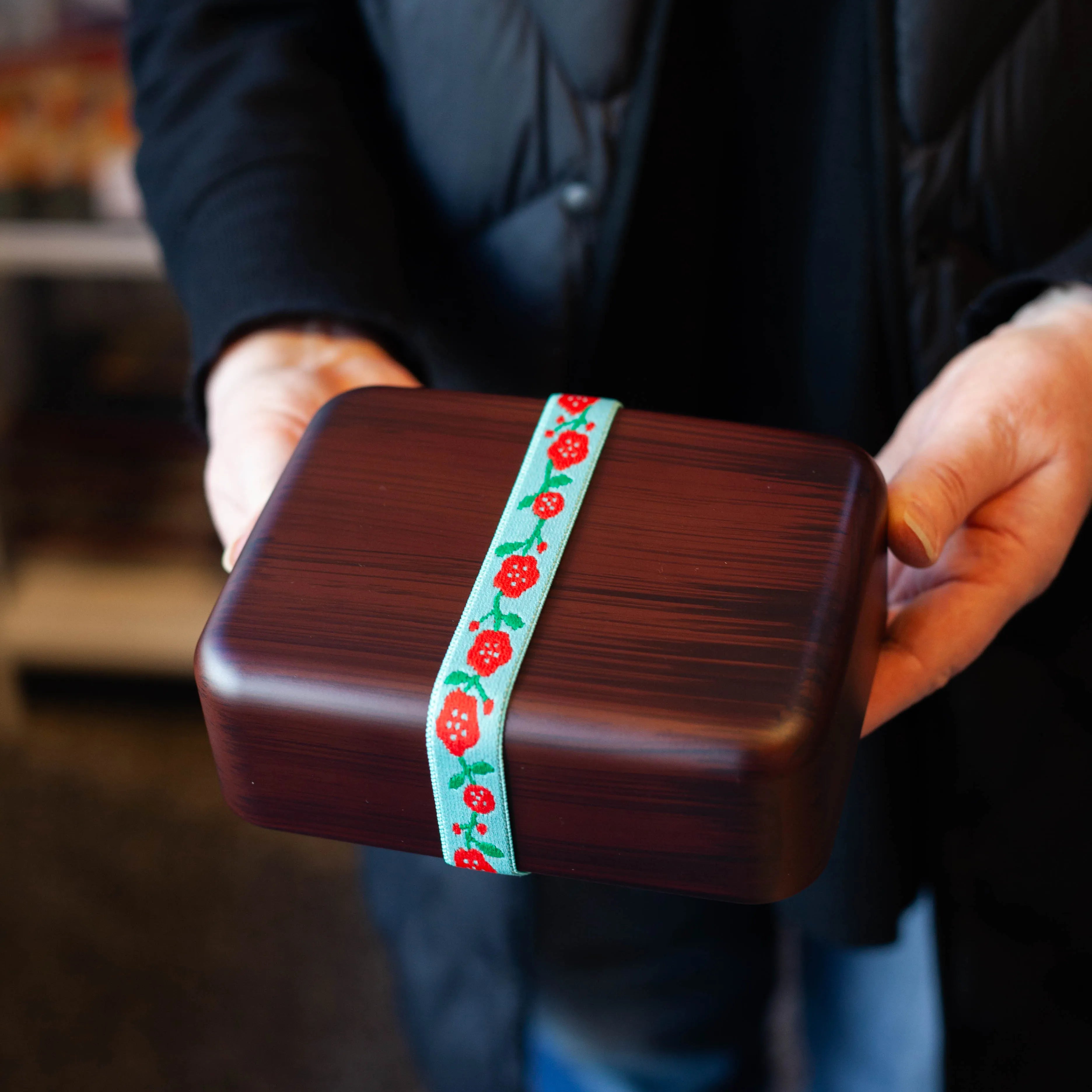 Lunch Band Musubi | 27 cm Retro Tsubaki