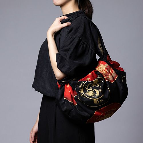 Setsugekka Wan Furoshiki 120cm used as a shoulder bag