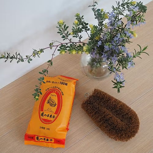 Kamenoko Tawashi Scrubbing Brush