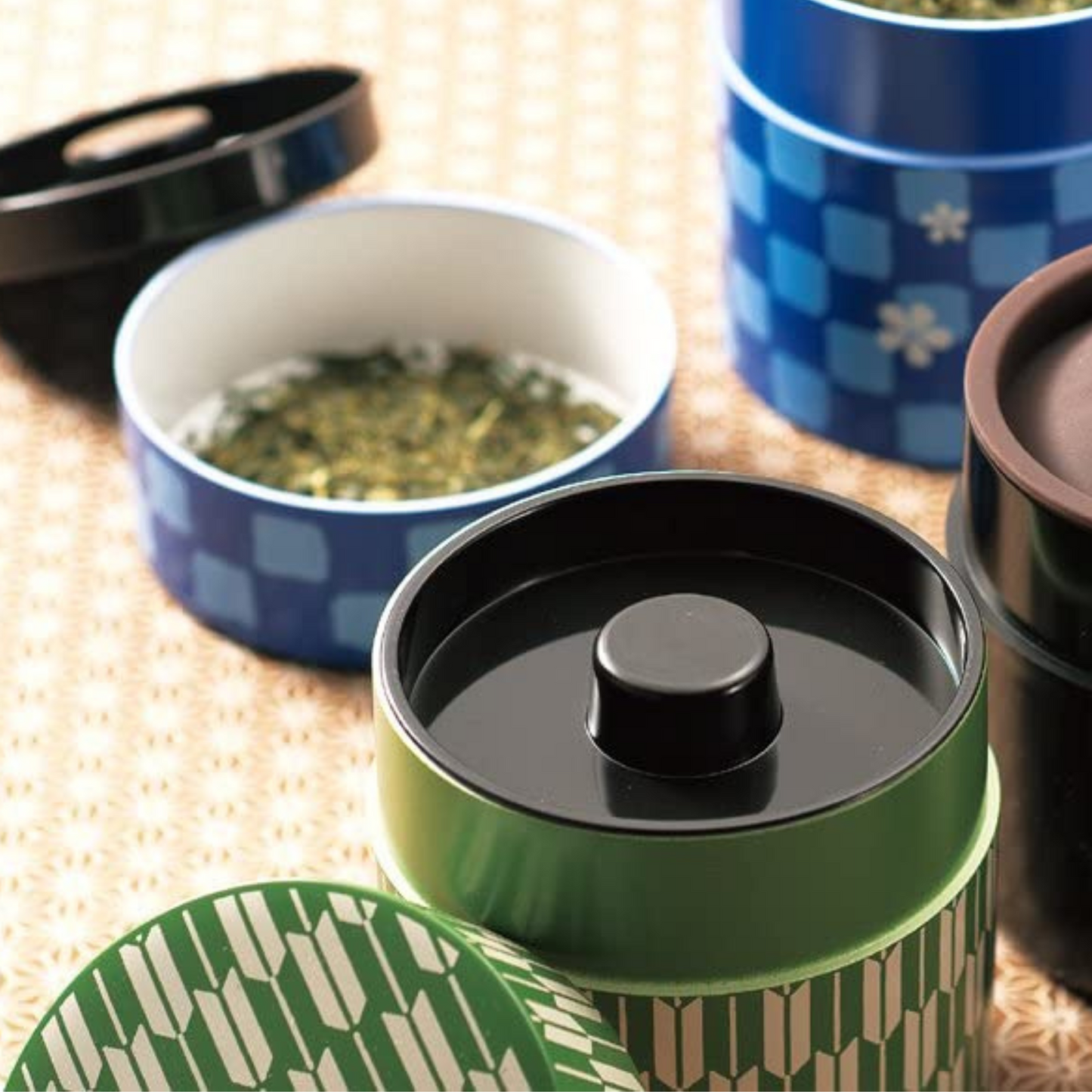 Bote de té verde de flor de ciruelo Yagasuri | Pequeño (350 ml)