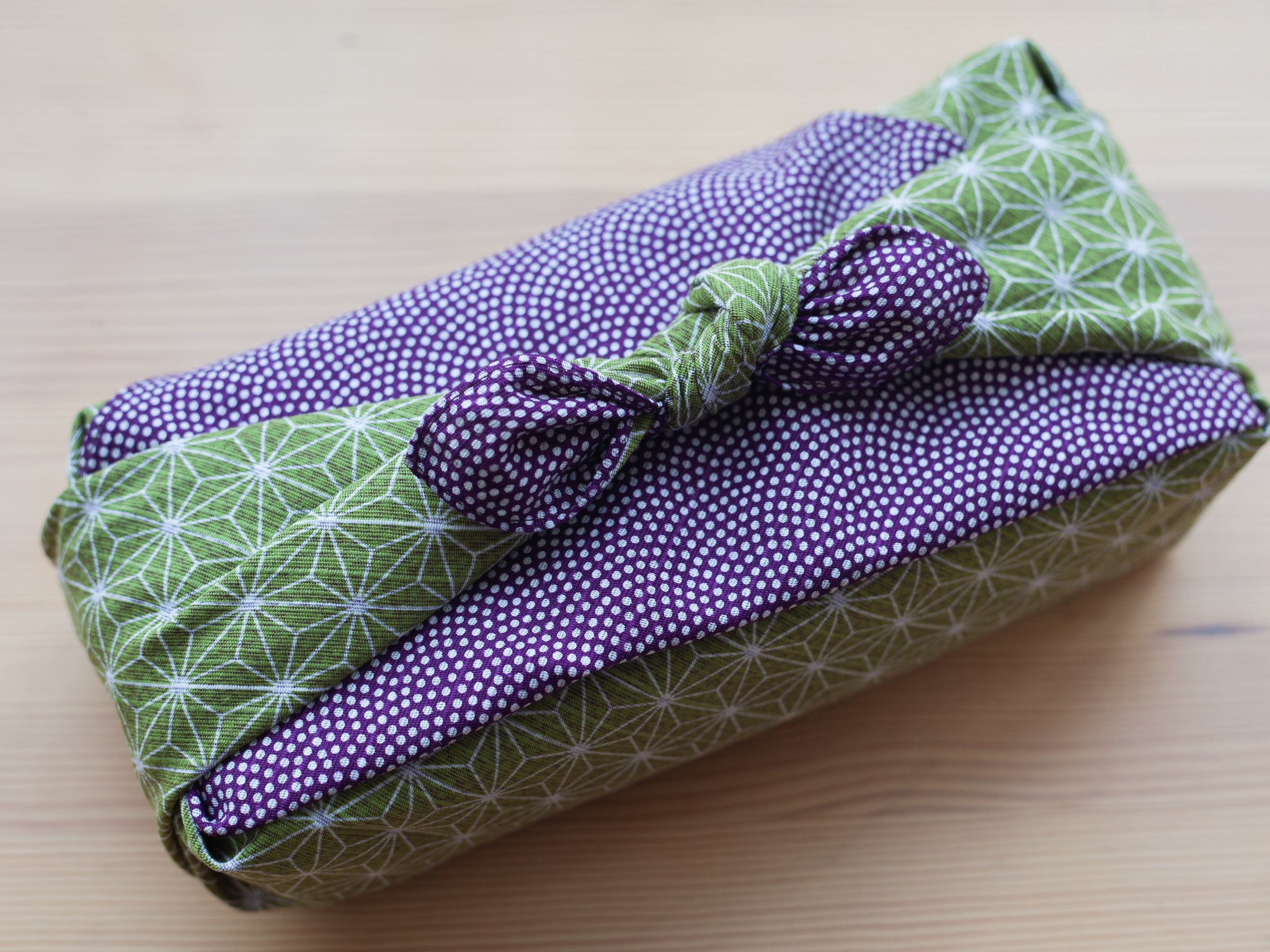 Doppelseitiges Furoshiki 50cm | Asanoha Nami (violett/grün)