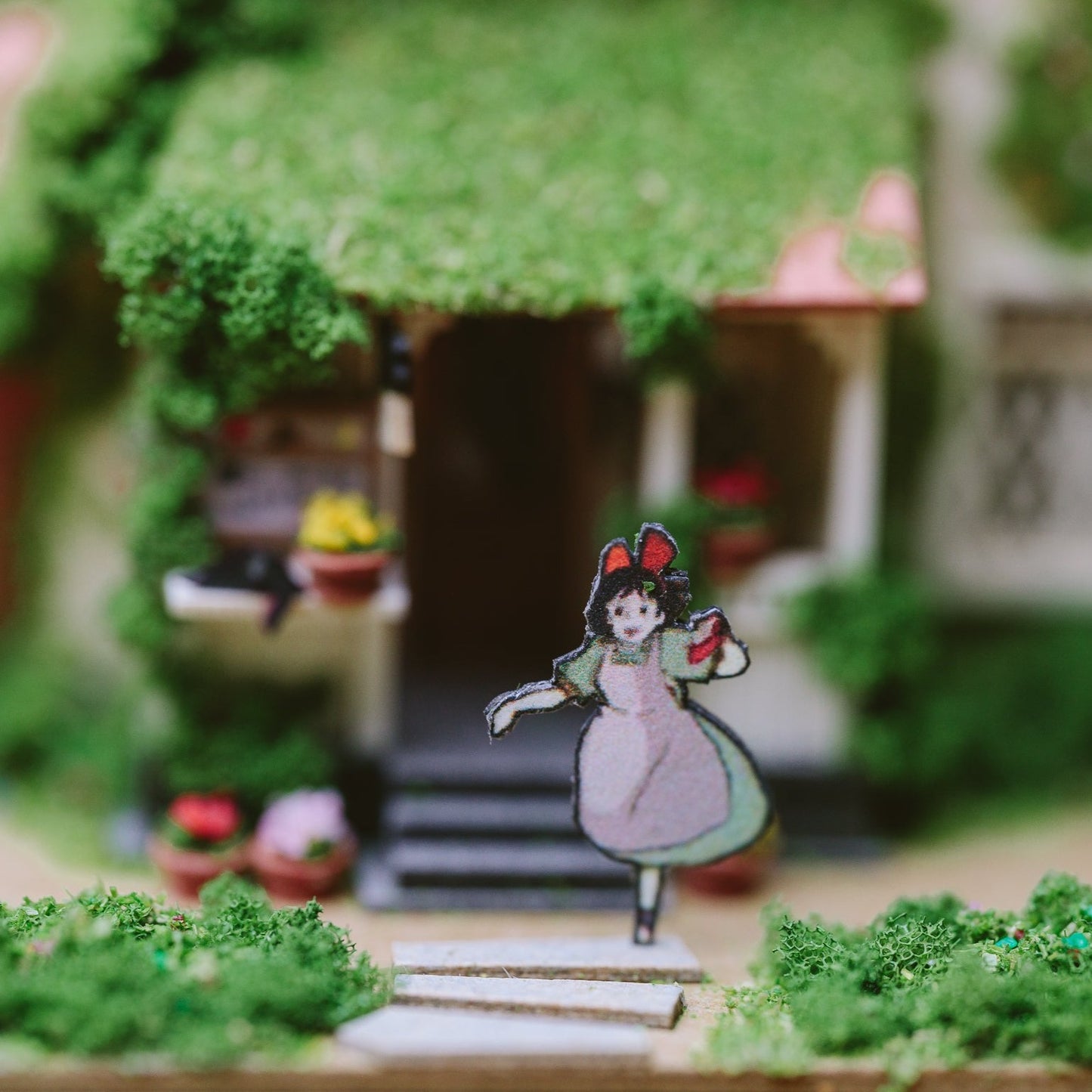 Ghibli Miniatuart | Kiki's Delivery Service : Okino's House (Large)