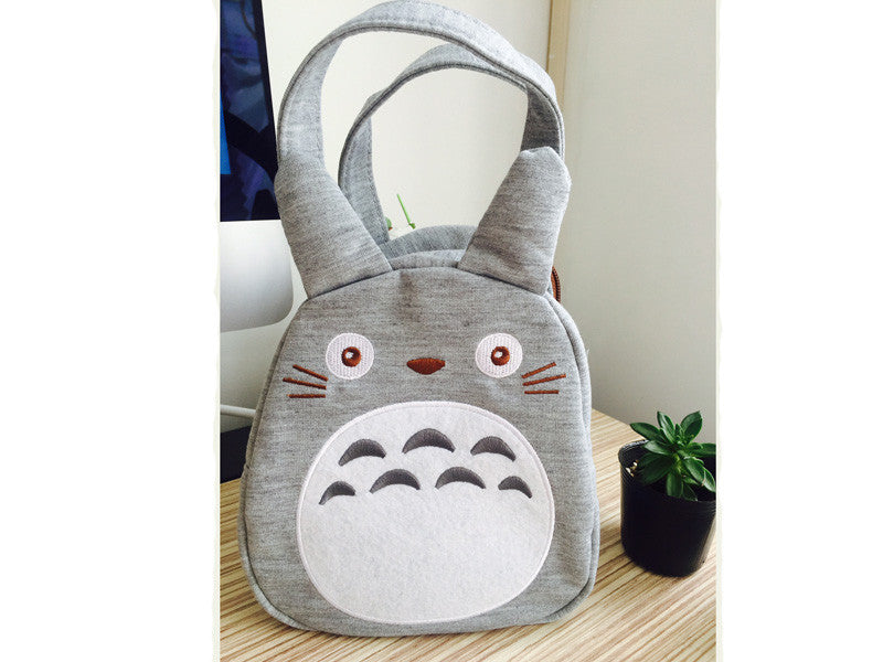 https://en.bentoandco.com/cdn/shop/products/Totoro-Mascot-Bag-1.jpg?v=1564036406&width=1445