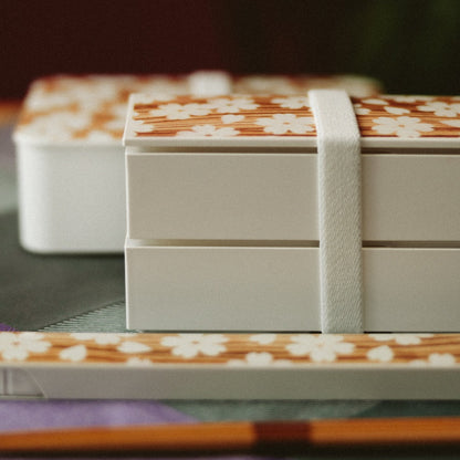 Sakura Mokume zweistöckige schlanke Bento-Box | Weiß 560 ml